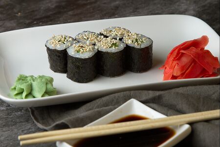 Маки с огурцом