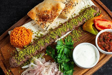 Кебаб с зеленой фисташкой