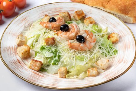 Цезарь с тигровыми креветками