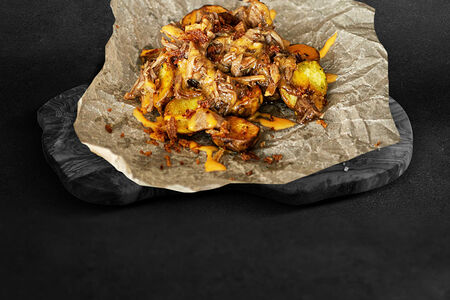 Картофель черри с рваной свининой