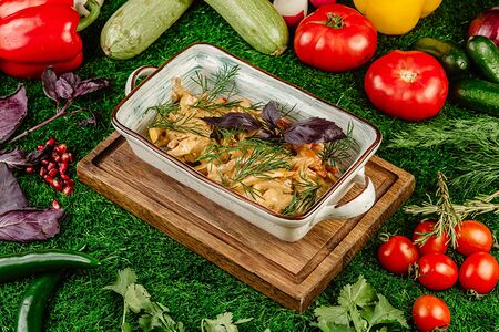 Куриное филе с овощами в сливочном соусе