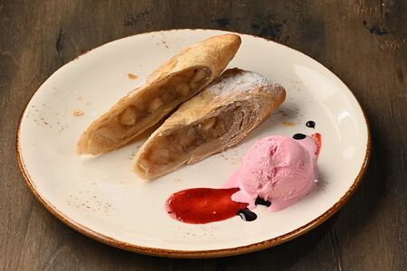 Штрудель яблочный