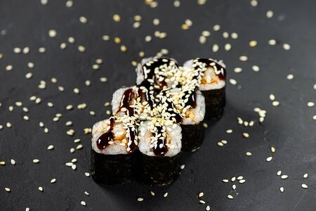 Ролл с угрем