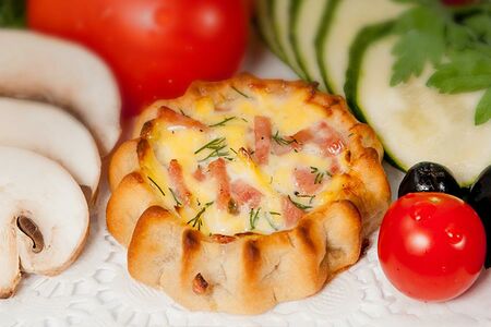 Перепечки с ветчиной и сыром 16 шт