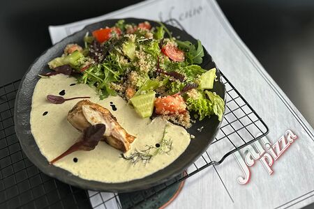 Грудка цыплёнка в соусе сациви