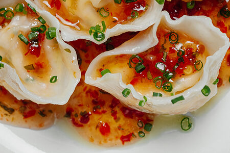 Вонтоны с камчатским крабом в тайском соусе