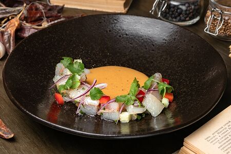 Сугудай из муксуна с заправкой из кислого яблока