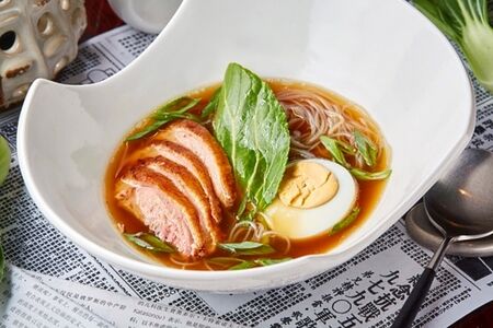 Стеклянная лапша с уткой в бульоне