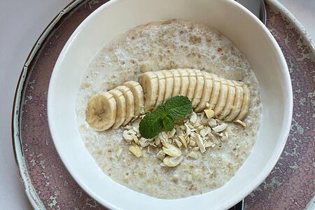 Каша с бананом и кешью