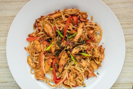 Вок с курицей