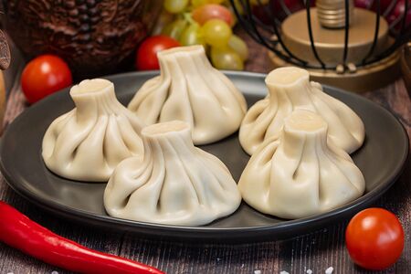 Хинкали с говядиной и зеленью (порция 5штук)