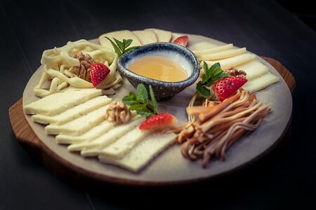 Ассорти кавказских сыров