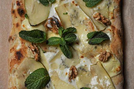 Пицца Груша и горгондзола