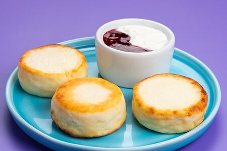 Сырники со сметаной и вареньем (3 шт.)