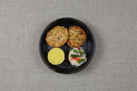 Куриные котлетки с гарниром