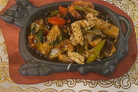 Морепродукты на сковородке