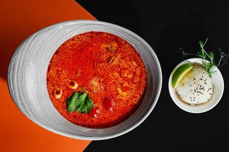 Том ям с морепродуктами