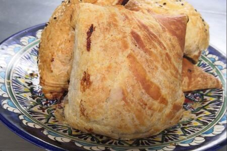 Самса с говядиной из тандыра