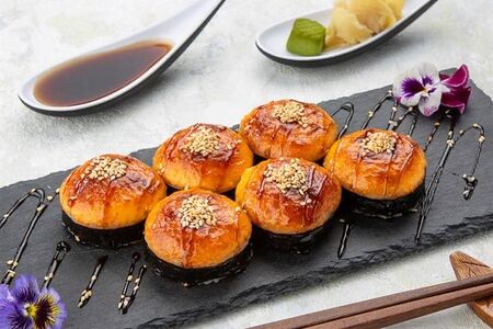 Запеченный ролл с креветкой