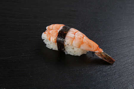 Тигровая креветка суши