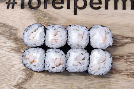 Классический ролл с креветкой и сливочным сыром