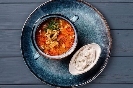 Том ям с морепродуктами и курицей