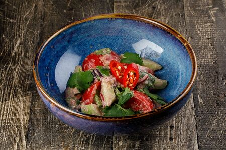 Овощной салат по-грузински с грецкими орехами