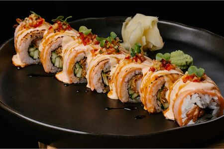 Ролл с хрустящей креветкой - катаифи и глазированным лососем