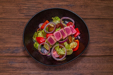 Стейк-салат с тунцом