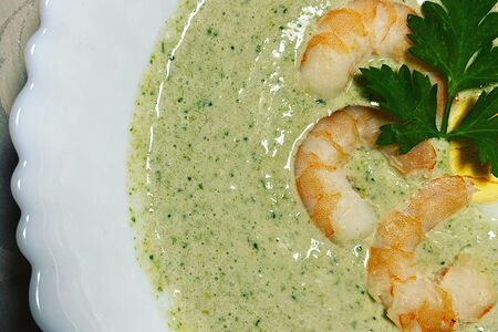 Суп-пюре из брокколи с креветками