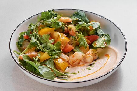 Салат с креветкой и томатным айоли