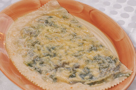 Кутаб с зеленью и сыром