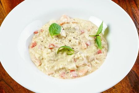 Ризотто с ломтиками трески и лосося