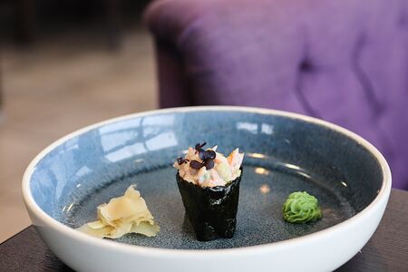 Гункан с креветкой