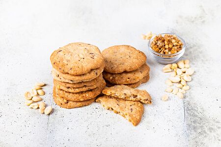 Злаковое печенье с арахисом