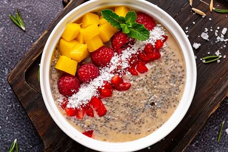 Смузи-боул Чиа-пудинг с манго и малиной