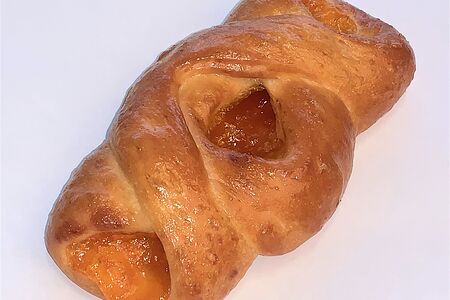 Пирожок с абрикосовым джемом