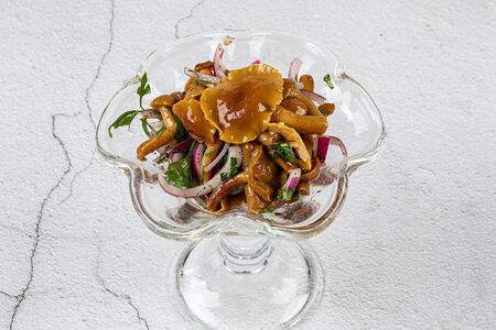 Грибы маринованные