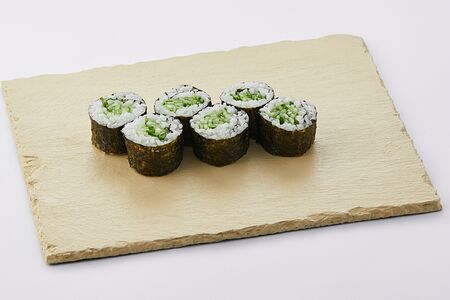 Маки Фила с огурцом