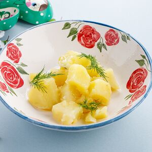 Отварной картофель с укропом