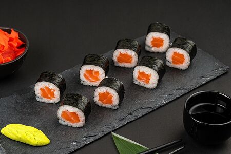 Маки с лососем