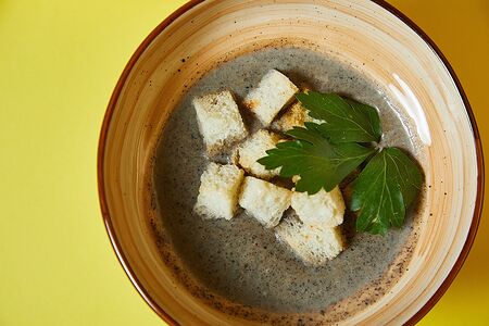 Грибной крем-суп с хрустящей гренкой