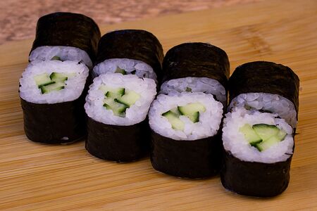 Огурец маки