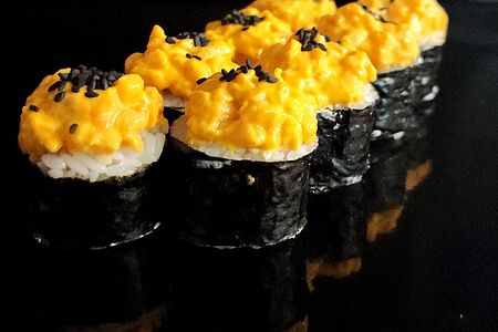 Острый ролл с креветкой