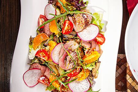 Салат с запеченной уткой с карамелизованными мандаринами