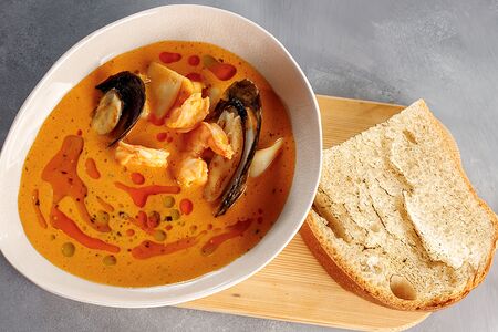 Сливочный биск с морепродуктами