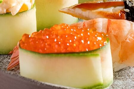 Суши Красная икра в огурце