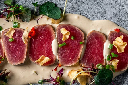 Татаки из тунца с соусом из тоннато