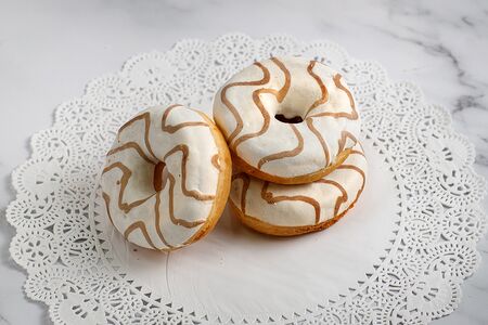 Донат карамельный