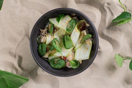 Молодые кабачки ореховый соус / шпинат / тофу / вяленый томат